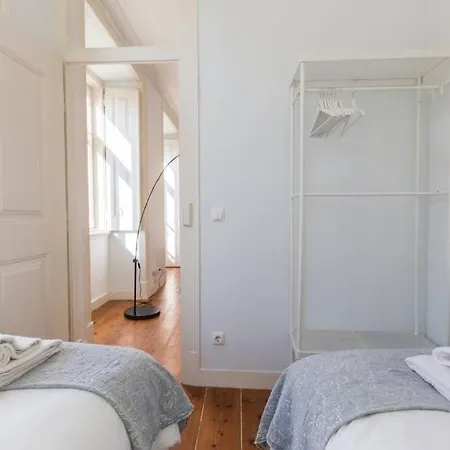 Quiet Charming Flat In Historic Alfama Near Baixa *