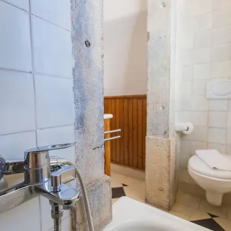 Quiet Charming Flat In Historic Alfama Near Baixa *