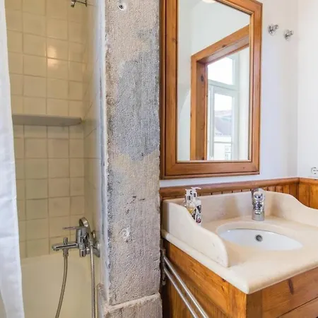 135 C - Quiet Charming Flat In Historic Alfama Near Baixa * Lissabon