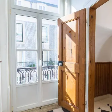 Quiet Charming Flat In Historic Alfama Near Baixa *