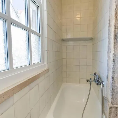 Quiet Charming Flat In Historic Alfama Near Baixa Lizbona