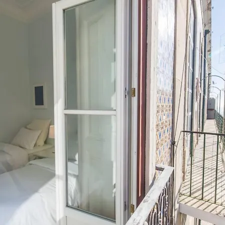 Quiet Charming Flat In Historic Alfama Near Baixa דירה *