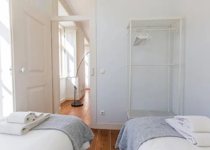 Quiet Charming Flat In Historic Alfama Near Baixa *