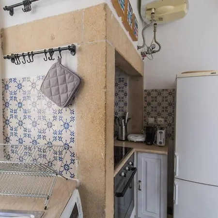 Quiet Charming Flat In Historic Alfama Near Baixa ליסבון